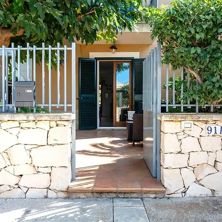Holiday home Aura *
